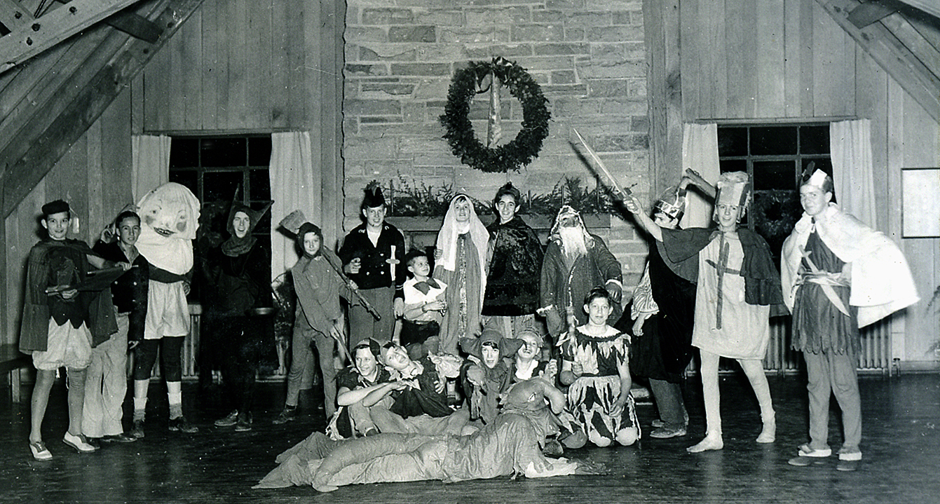 EVENTS CHRISTMAS Mummers Play - PINE MOUNTAIN SETTLEMENT SCHOOL COLLECTIONS