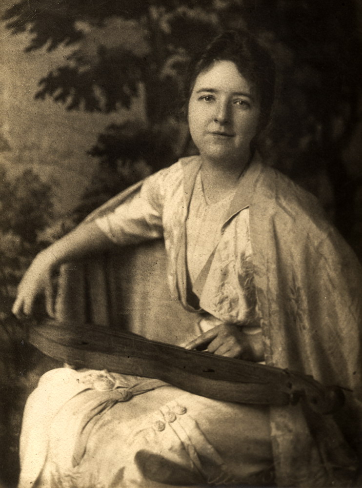Ethel de Long with mountain dulcimer, c. 1915