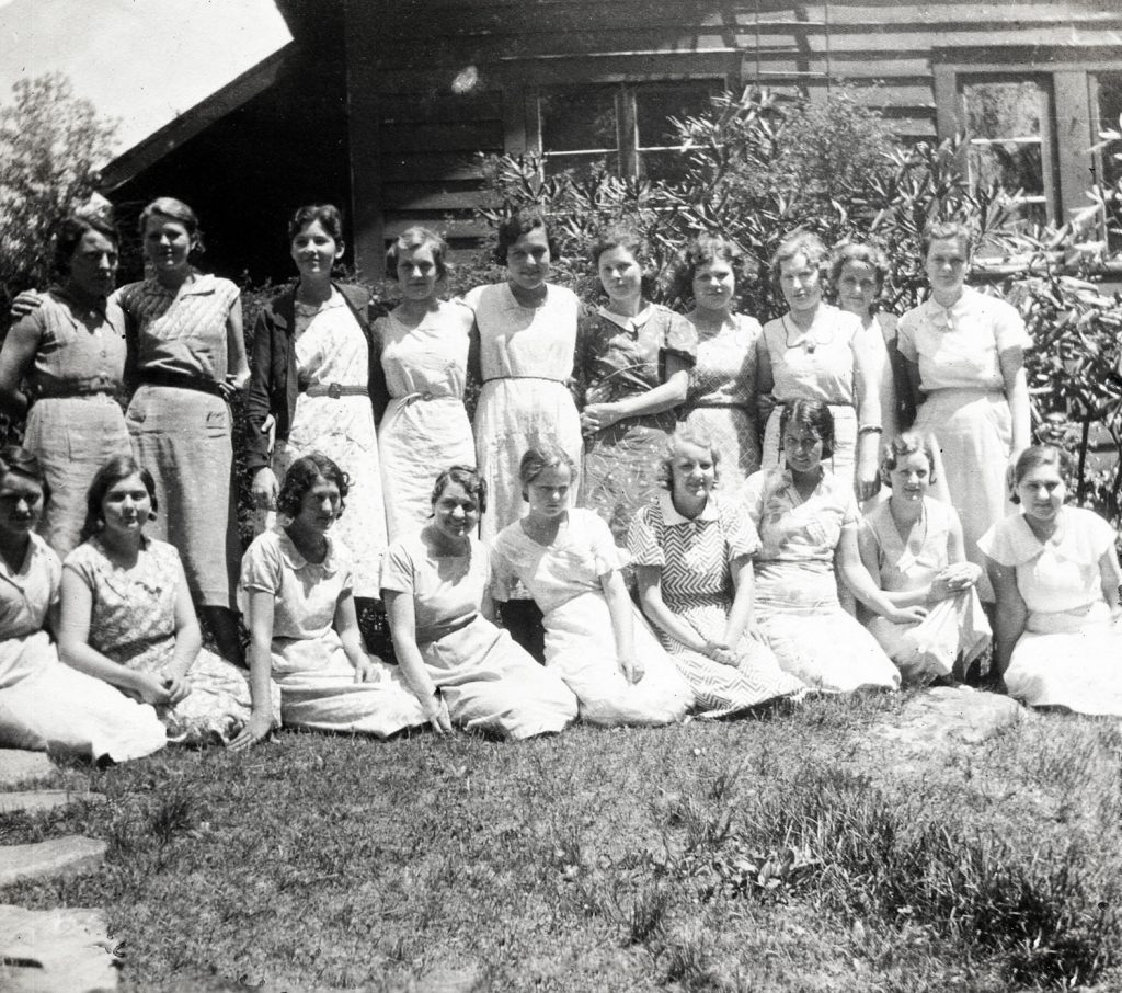 098 PHOTOGRAPHS IX STUDENTS at PMSS singles II